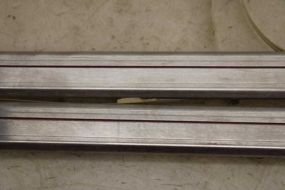 Juego de molduras de umbral de puerta delantera iluminadas OEM MH71 2015-2021 Volkswagen GTI 2015-2021 Foto 3 de 4