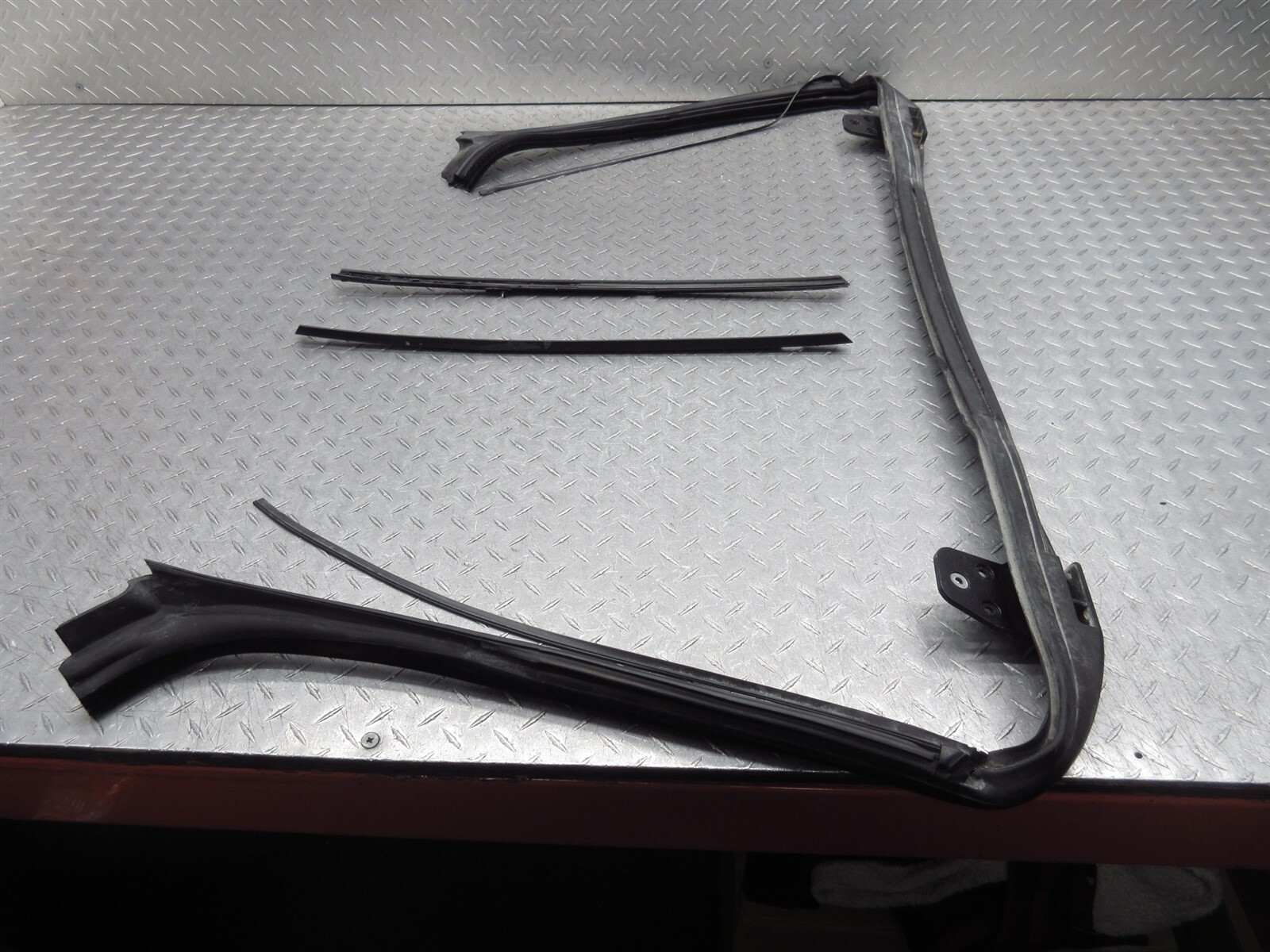 2008 Ferrari F430 Spider 65797300 Front Windshield Windscreen Glass Seal Gasket