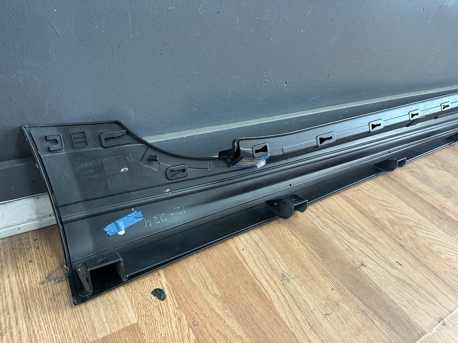 2013-2016 MASERATI QUATTROPORTE LEFT ROCKER PANEL COVER MOLDING OEM 670010638