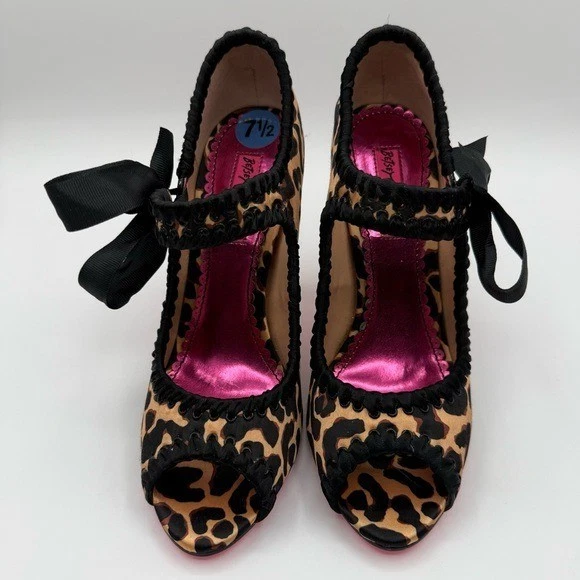 Betsey Johnson Leopard Print Peep-Toe Heels with Black Bow Size 7.5M - Image 3 of 4