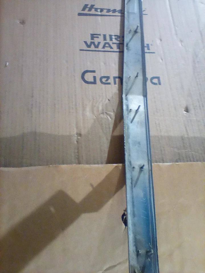 1976-79 Cadillac Sevilha capô dianteiro moldura cromada acabamento lábio fabricante de equipamento original - Imagem 3 de 4