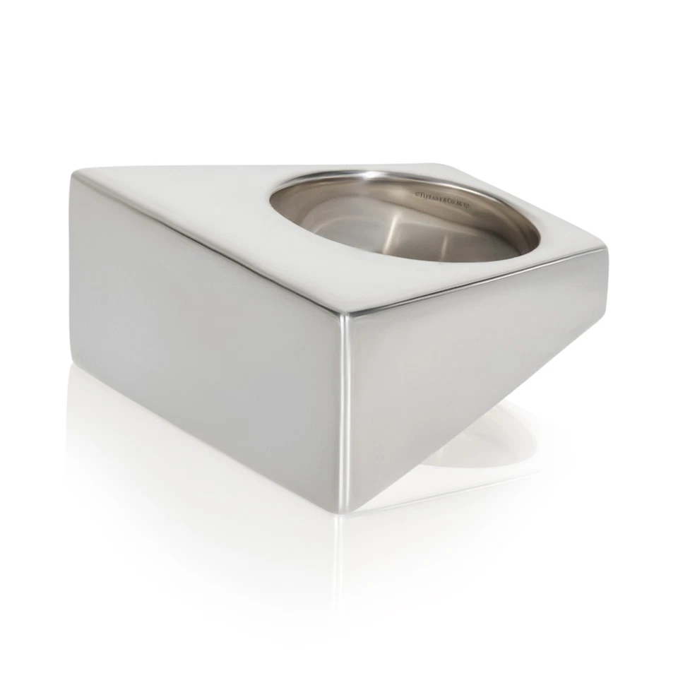 Anillo Tiffany & Co. de plata de ley fuera de retiro Foto 2 de 4