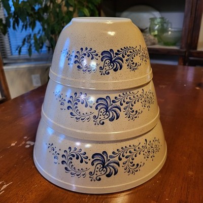 Vintage Homestead PYREX Tan & Blue Nesting Mixing Bowls Set of 3