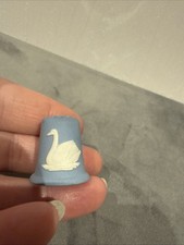 WEDGWOOD ENGLAND JASPERWARE BLUE "SWAN" THIMBLE