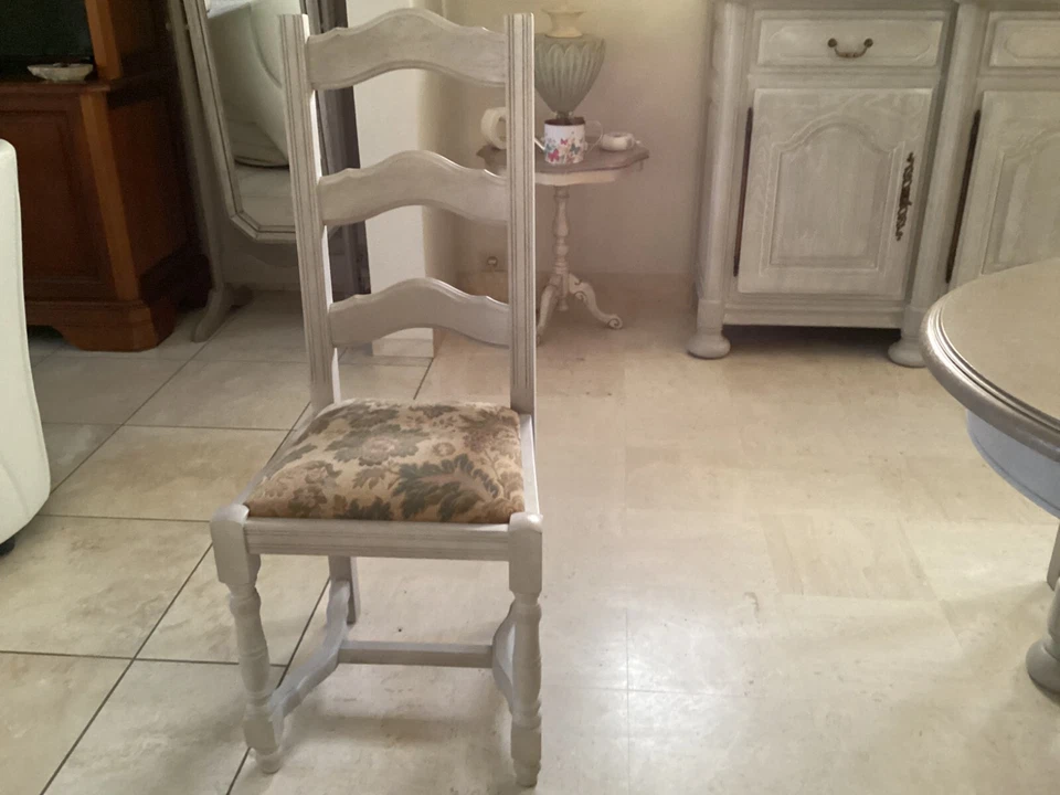 6 chaises en chêne massif relokées par un professionnel - Photo 1/2