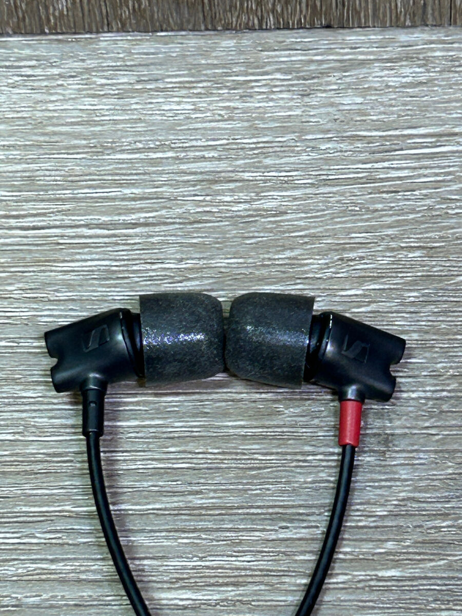 Sennheiser IE 800 S In-Ear Headphones Audiophile Reference Sennheiser IE 800 S In-Ear Headphones Audiophile Reference