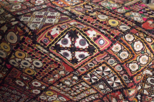 ANTIQUE INDIAN PATCHWORK TAPESTRY WALL HANGING EMBROIDERED KATCHI MIRROR RUG - Picture 2 of 12