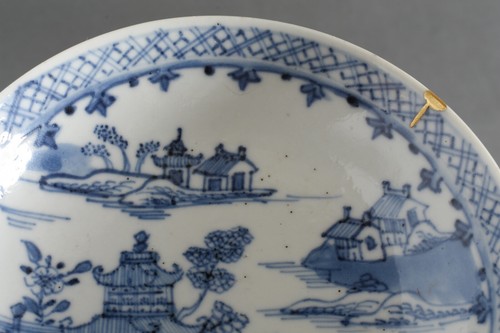 18th C. Antique Chinese Kangxi Blue White porcelain Saucer, Kintsugi. - Picture 6 of 10