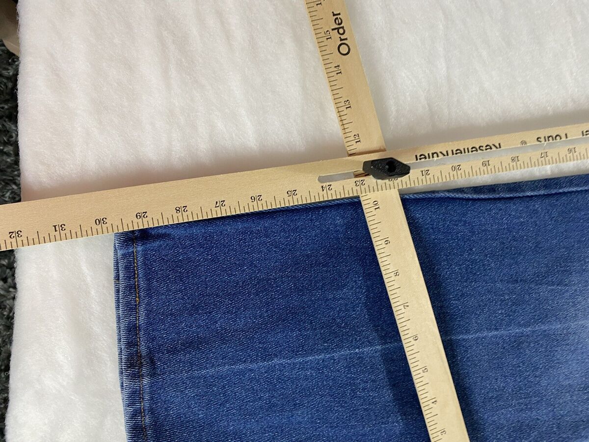 Vintage Wrangler Jeans Men's 42x32 1960s Label Tag in Blue Vintage Wrangler Jeans Men's 42x32 1960s Label Tag in Blue
