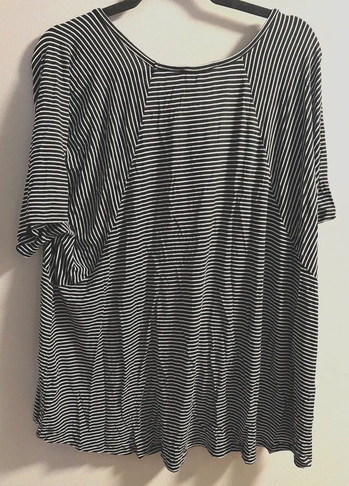 Top Mujer Talla Grande Doble Cero Marca Blanco y Negro Rayas Cuello en V Elástico Foto 4 de 4