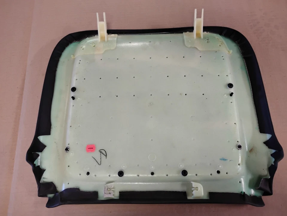 04 05 06 Respaldo asiento Pontiac GTO SIN CLIPS 2004 2005 2006 USADO ALGUNA DELAMINACIÓN Foto 2 de 3