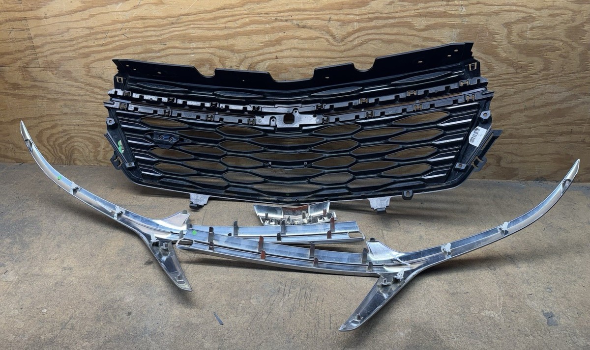 2020 2021 2022 2023 CHEVROLET EQUINOX RS FRONT GRILLE W/ EMBLEM