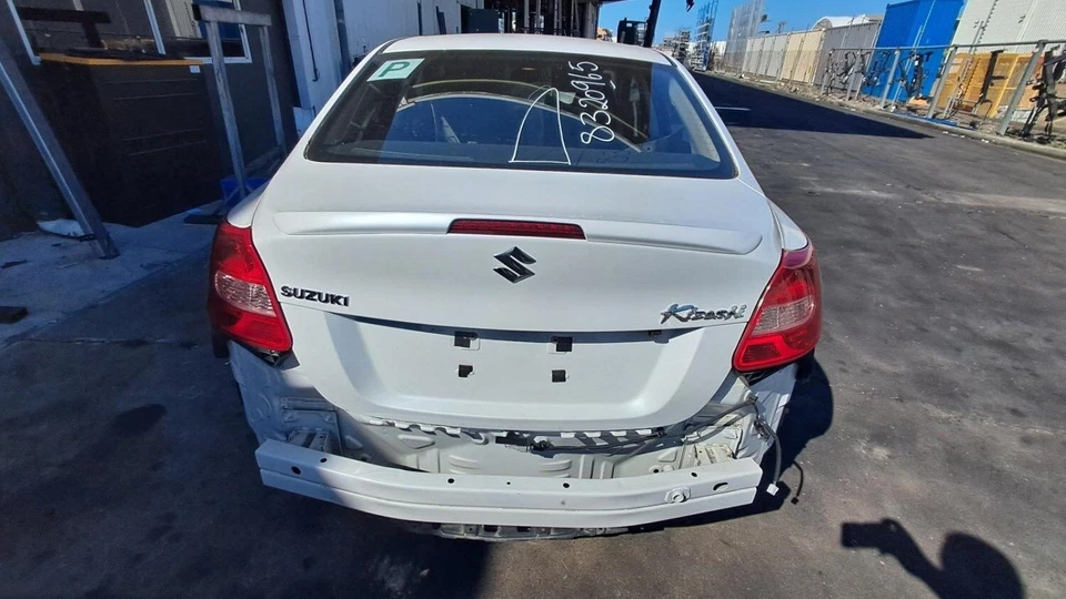 Suzuki Kizashi Fr Throttle Body - image 4 of 4