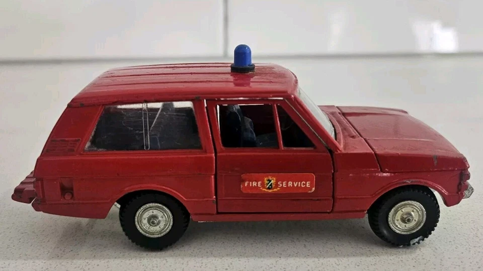 Dinky Toys 195 Range Rover Fire Service Vehicle Red Unboxed - Image 3 of 4