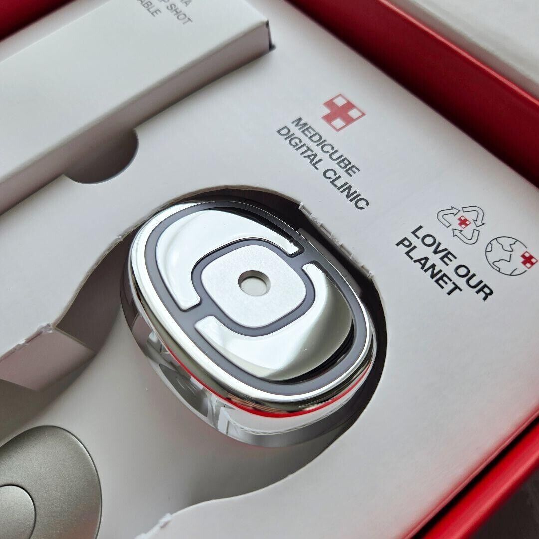 Medicube AGE-R USSERA DEEP SHOT Home Skin Care Device used Medicube AGE-R USSERA DEEP SHOT Home Skin Care Device used