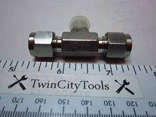 Parker KP4296G 316SS Instrument Tube Fitting Run Tee 1/4" x 1/8"