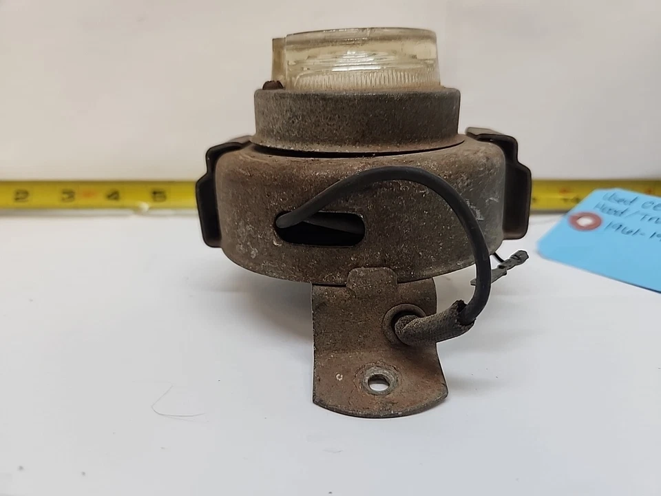 Used OEM GM Reel-Out/Roll-Out Hood/Trunk Service Light 1961-1964 Pontiac (670) - Image 4 of 4