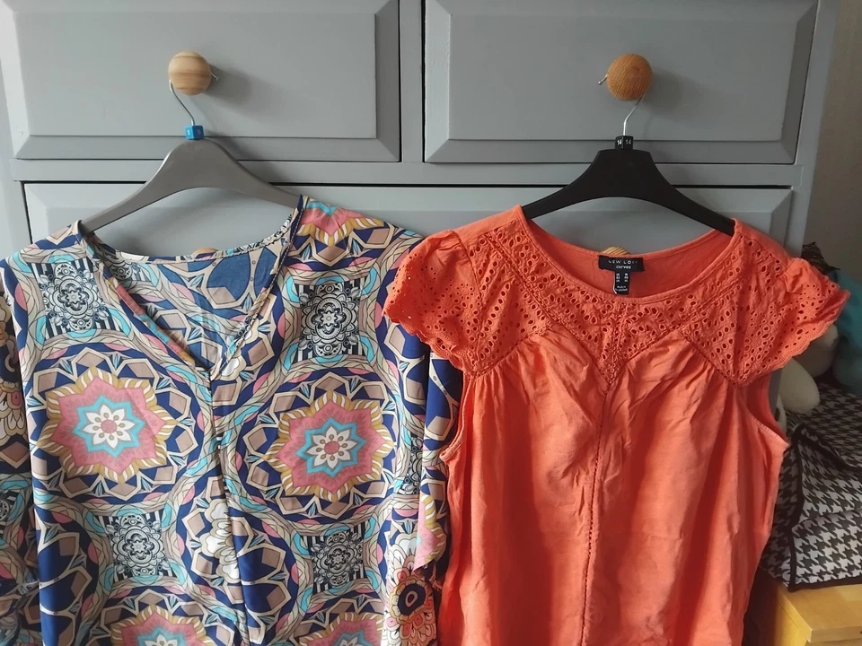 2 x Summer Tops Size 18 Or XL. Excellent Condition. - Image 1 of 4