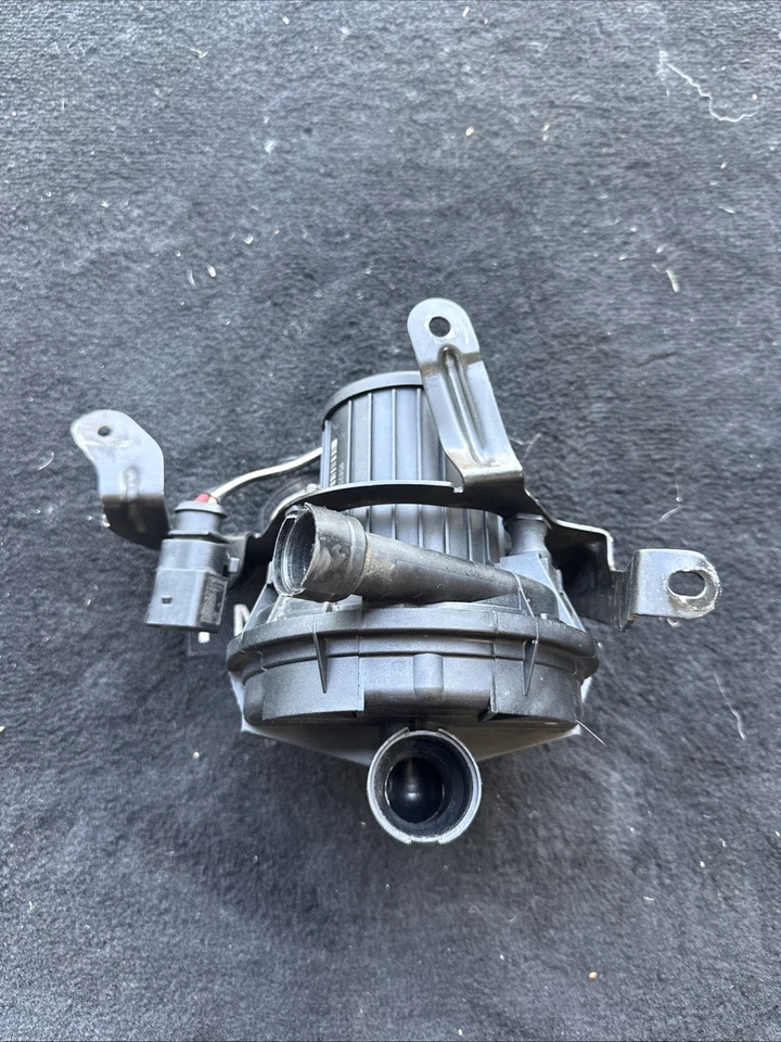 Audi A5 S5 8T 2010-2017 bomba de aire inyección secundaria smog 8T0906617 fabricante original Foto 2 de 4