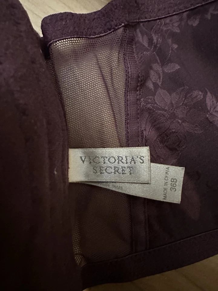 De colección Y2K Victoria’s Secret Etiqueta Plateada Ciruela Púrpura Corsé Sujetador Pin-Up Hada Gótica Foto 2 de 3