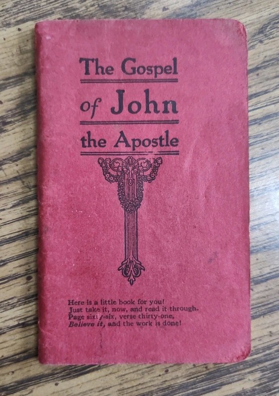 VINTAGE 1922 THE GOSPEL OF JOHN THE APOSTLE POCKET BOOK