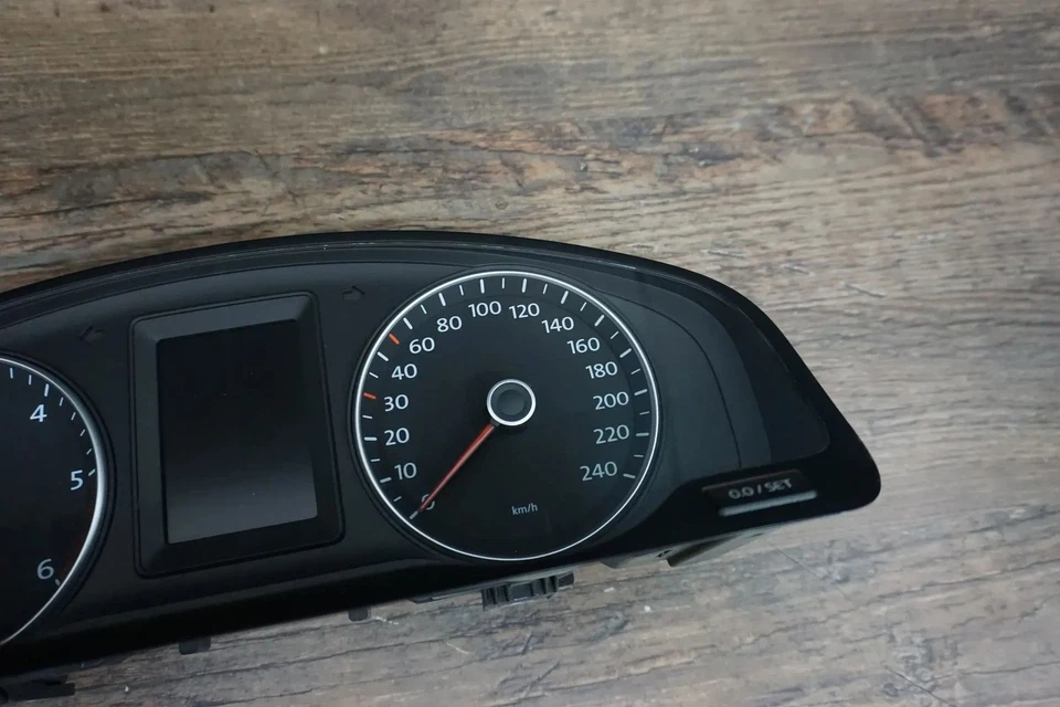 VW Transporter T5 LHD 2011 Diesel Tachimetro Kombiinstrument 7E0920860A 2.0TDI - Immagine 2 di 4