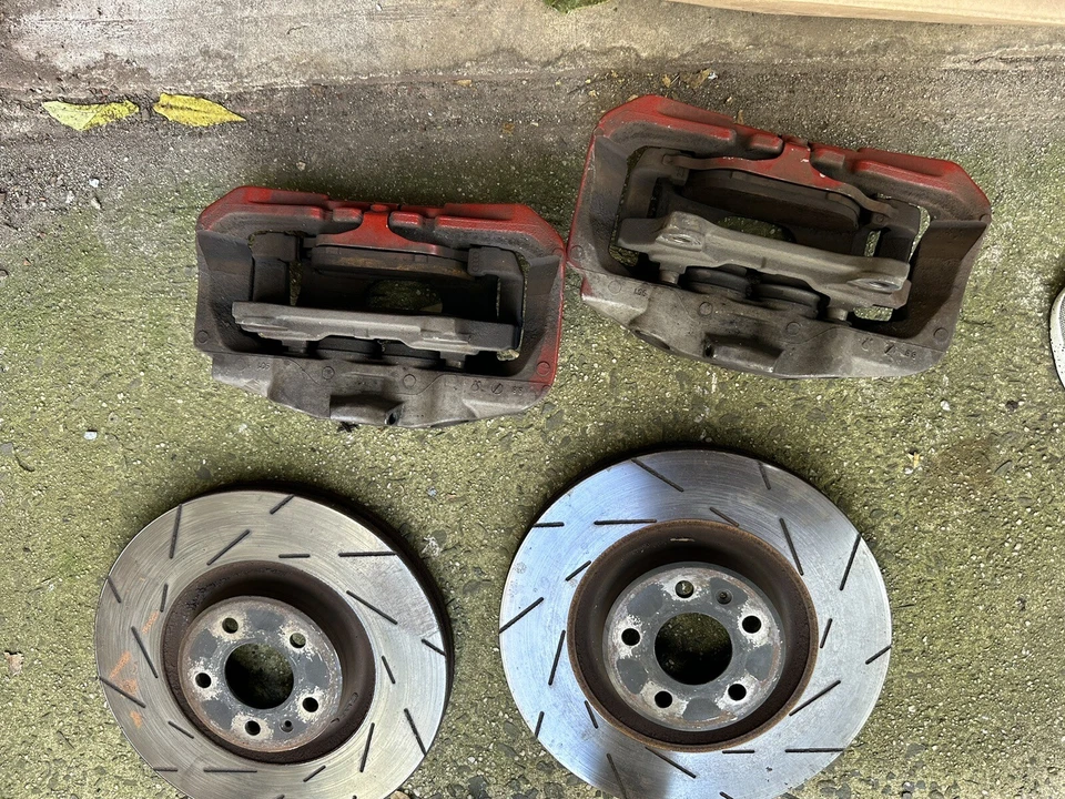 Pinzas de freno delanteras con rotores y cápsulas Audi A6 C7 Competition Foto 4 de 4