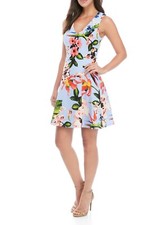NEW   Vince Camuto  V-Neck Printed Scuba Fit-and-Flare Dress Size 10