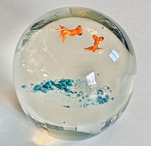 Paper Weight 2 Big Eyed Gold Fish Blue Ocean Sand Blown Art Glass 3.25” Round - Picture 4 of 12