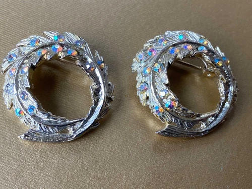 VTG 1950'S PAIR OF SWIRLING CIRCLE BROOCHES/PINS -COSTUME JEWELRY