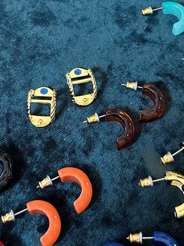 11 Vintage 1990s KJL Kenneth Jay Lane Gold Tone Multicolor Interchangeable Hoops - Picture 8 of 8