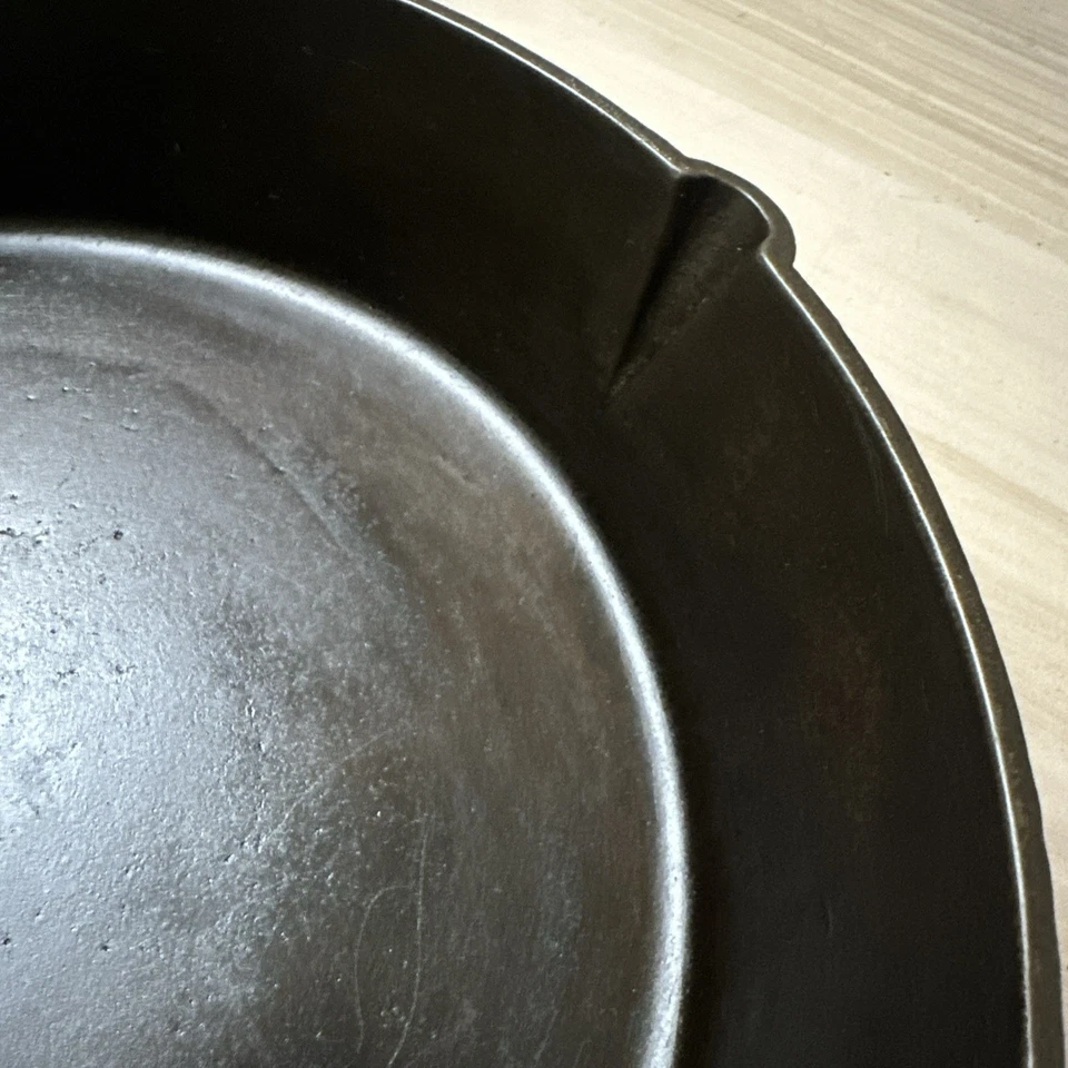 Rare Antique 1890s Fancy Handle Cast Iron Skillet No 9 With Gate Mark Restored - Image 2 of 4