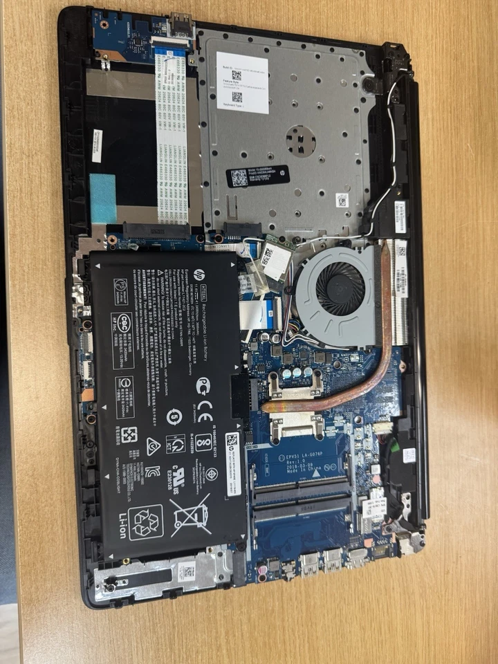 Portátil HP TPN-C126 para PIEZAS (APU AMD A6-7310 con Radeon R4 2,00 GHz) *LEER* Foto 4 de 4