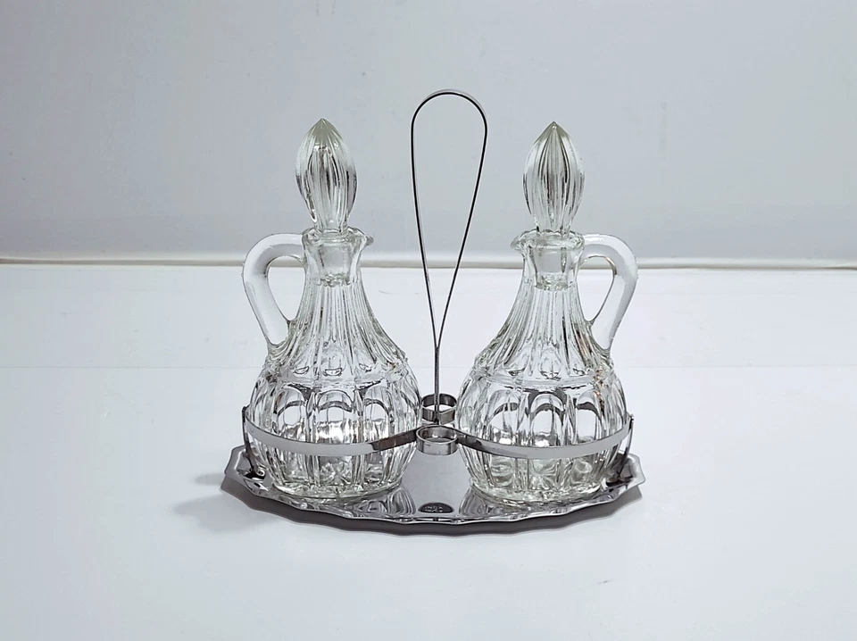 Oliera antica in acciaio Inox e vetro Set con acetiera vintage color argento - Immagine 4 di 4