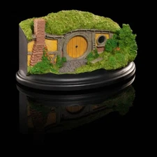 WETA Lord of the Rings Bagshot Row 1 Yellow Door Hobbit Hole House Village NEW