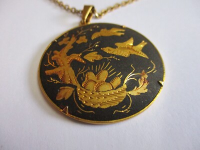 Amita Anhänger mit Vögel  Motiv und Kette