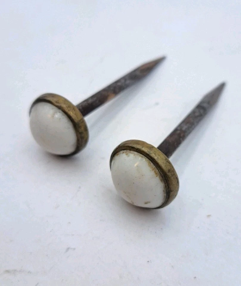 Lote de 2 perchas de latón con cabeza de porcelana blanca con marco de fotos vintage Foto 3 de 4