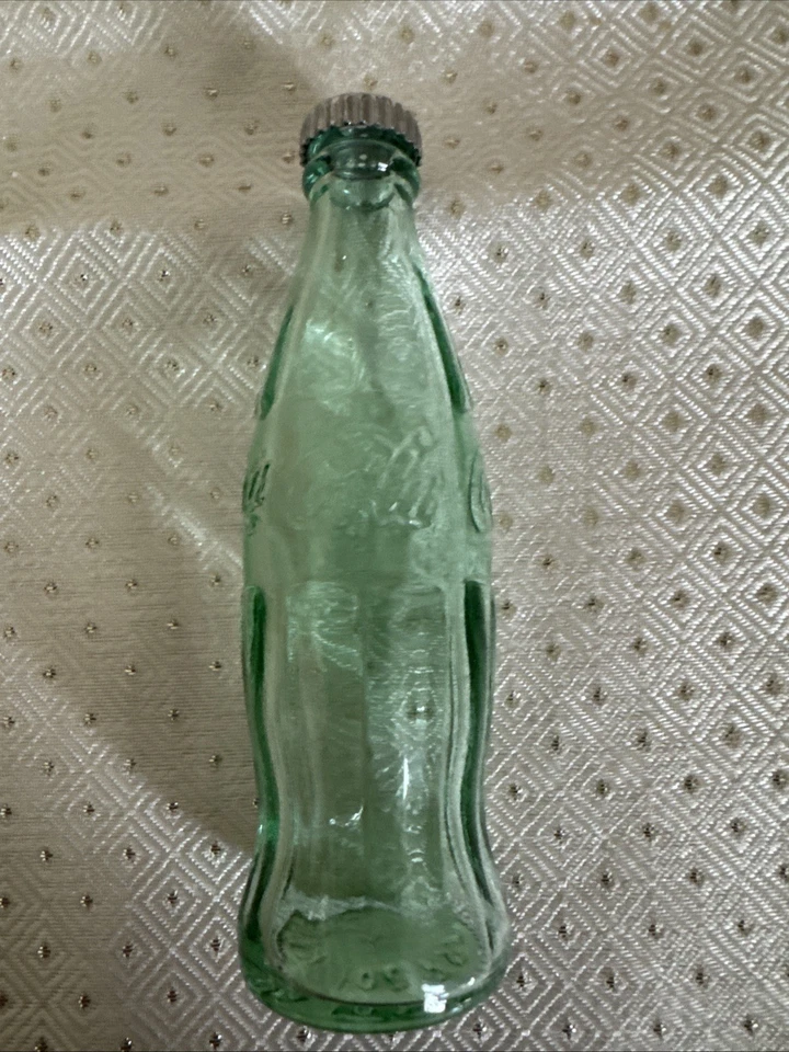 Mini botellas de vidrio verde Coca-Cola salero y pimentero aspecto vintage tapas metálicas Foto 2 de 4
