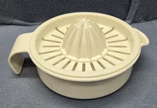 1 pc Manual Plastic Juicer Handheld Citrus Juicer White