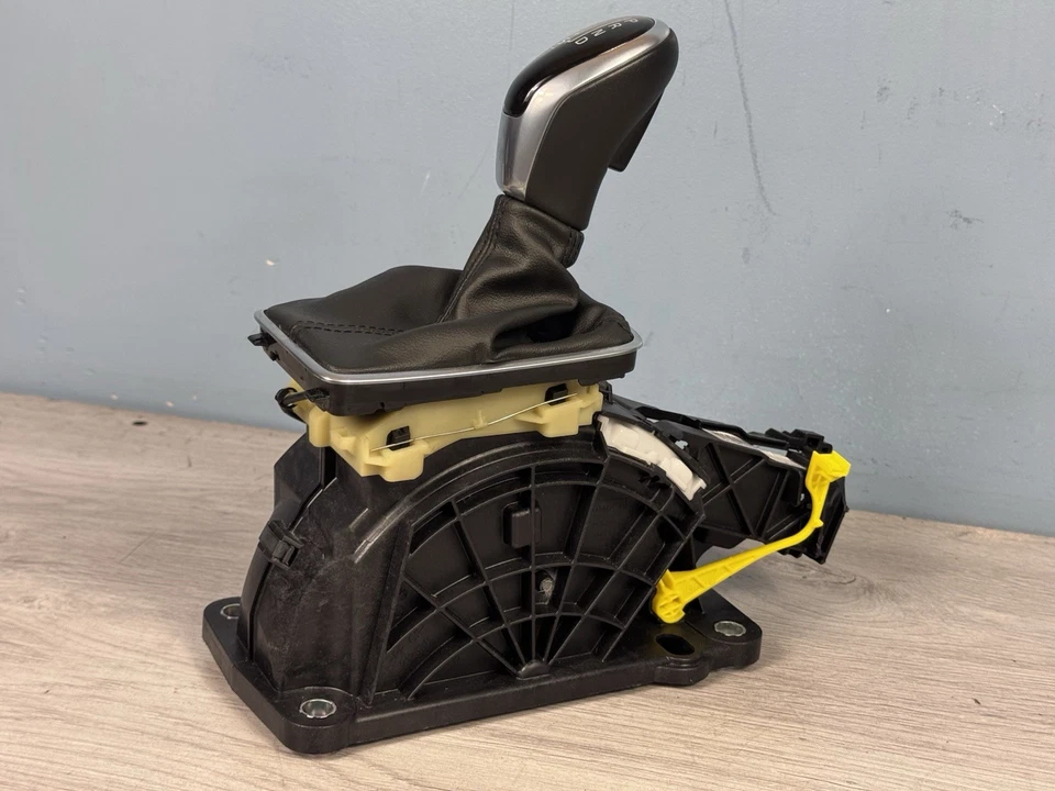 VOLVO V40 2015 AUTO GEAR STICK SELECTOR/D4/ 8 Speed Automatic/Shifter/31367680 - Image 4 of 4