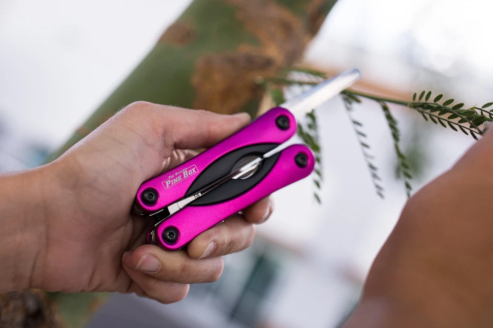 Multi-Tool With 14 Stainless Steel Tools, Aluminum Body, Pink