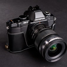 Custodia mezza fotocamera in vera pelle fatta a mano per Olympus OMD EM5