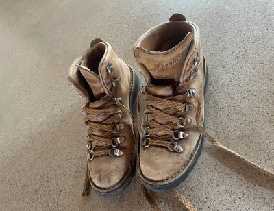 danner mountain light used