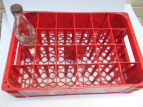 COCA COLA STORAGE BOX FOR 24 BOTTLES RED HARD PLASTIC VINTAGE COLLECTABLES - Picture 7 of 14