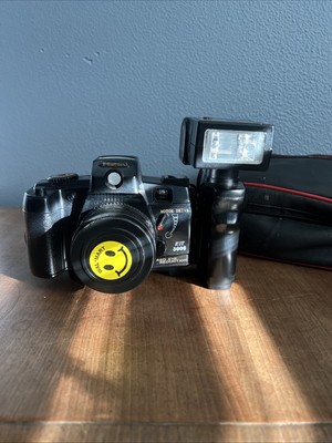 U MATSUI KIT 3006 DELUXE AUTOMATIC CAMERA KIT With Flash And Case Not Tested