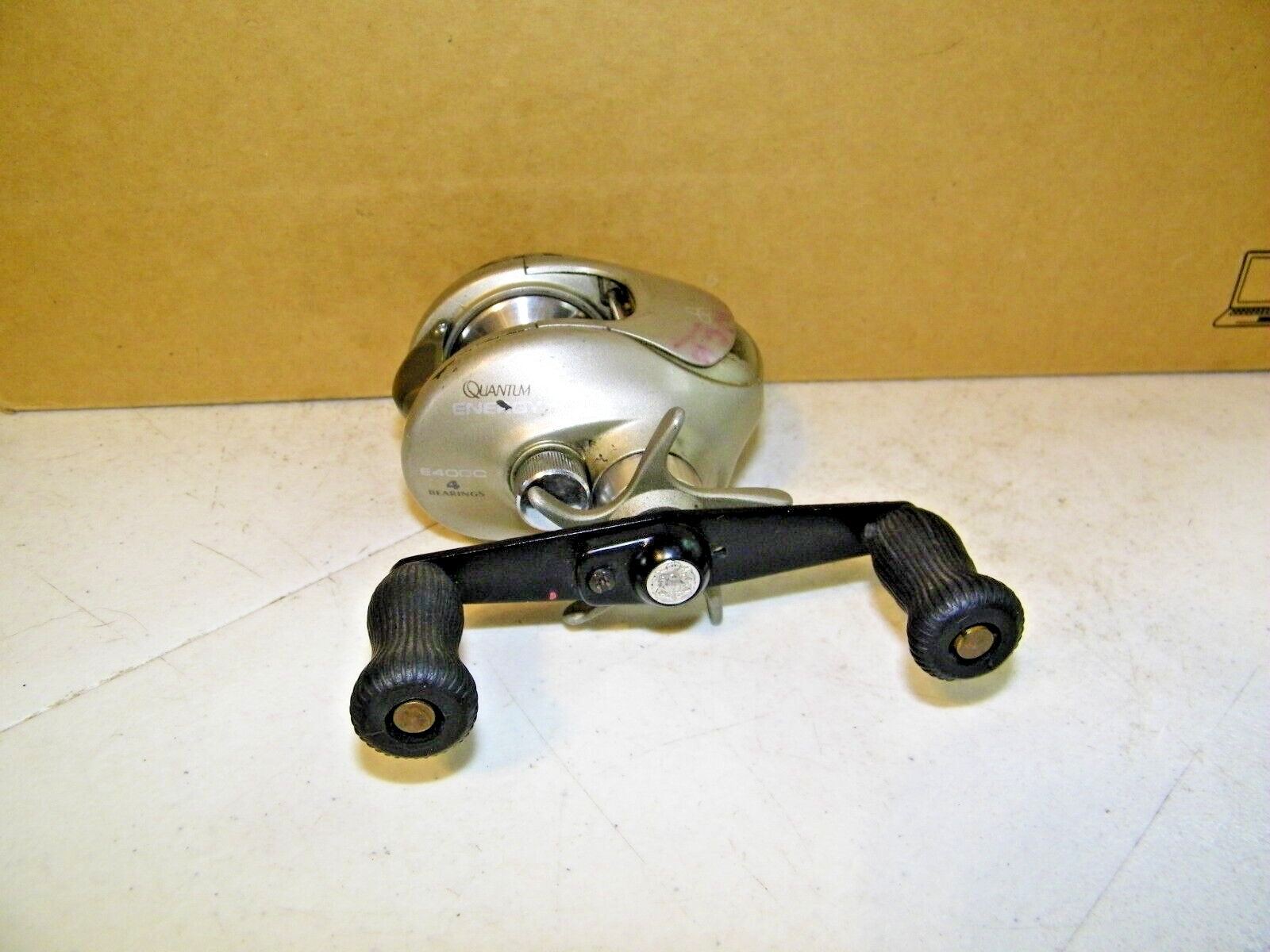 Quantum Energy E400C fishing reel made in Korea Pre-Owned Re