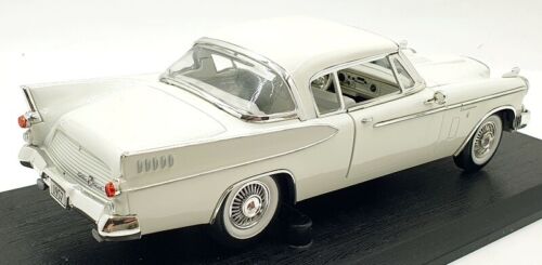 Anson 1/18 Scale Diecast 30384 - 1957 Studebaker Golden Hawk - White - Picture 2 of 5