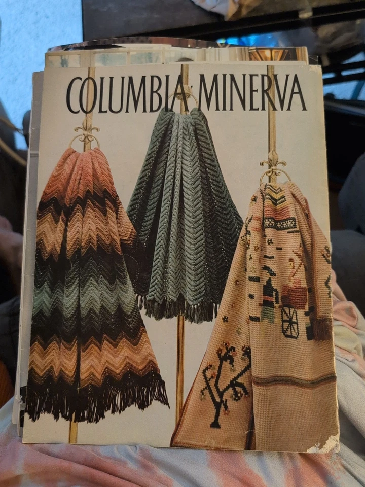 Columbia Minerva Vol 722 Crochet Knit Afghan Pillow Pattern Booklet Vintage GUC - Image 2 of 2