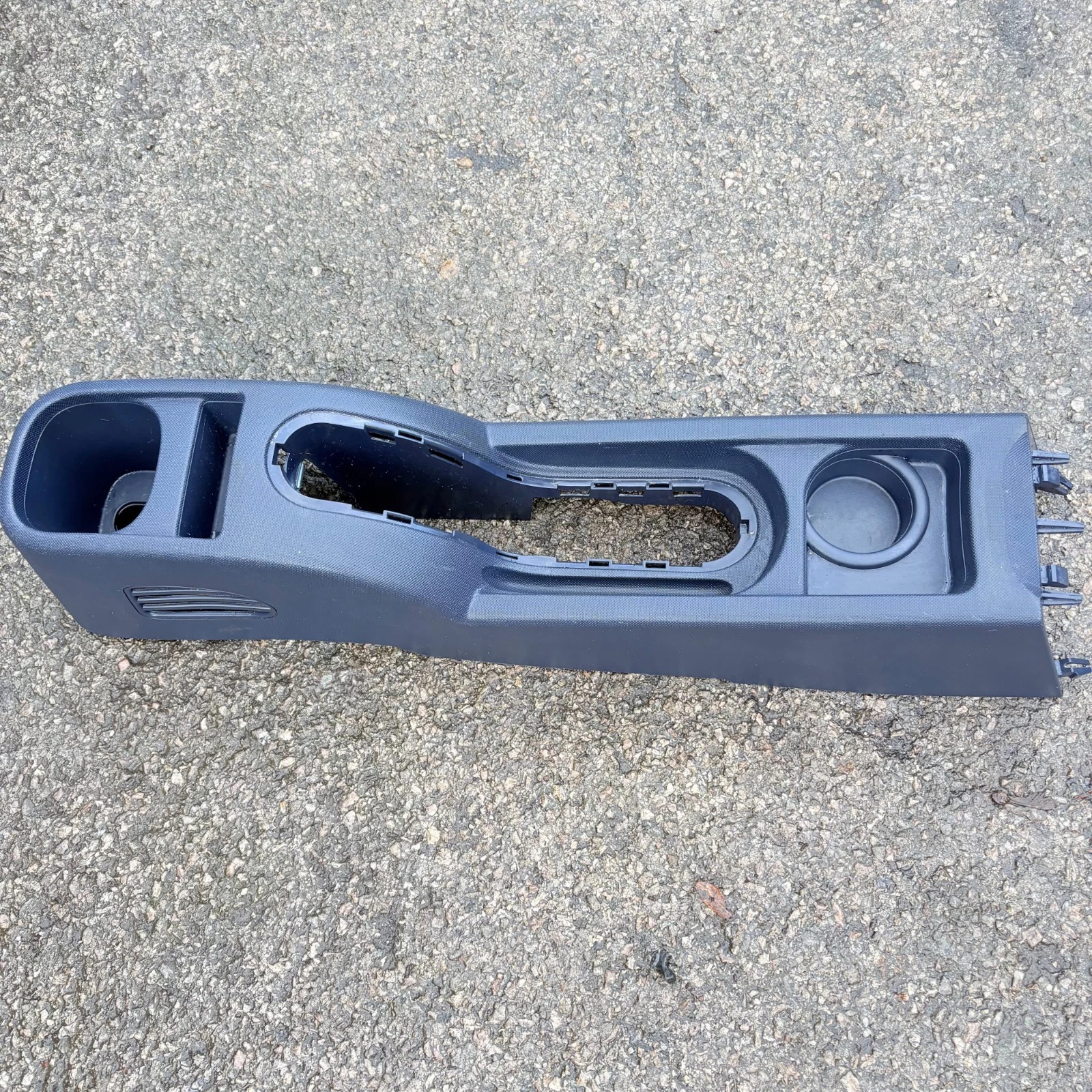 Actual Peugeot 1007 centre console cup holder and handbrake opening