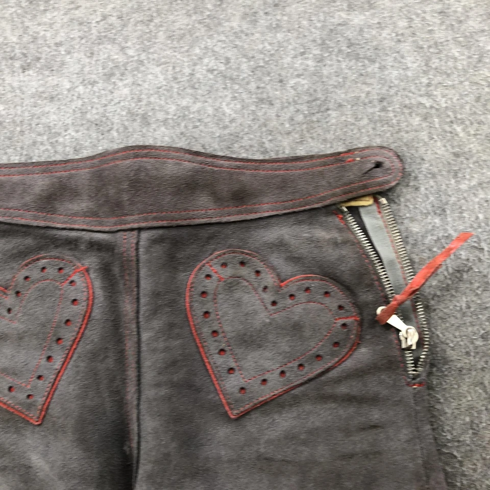 Shorts femininos vintage de couro camurça 2 cinza vermelho coração patch com cadarço - Imagem 4 de 4